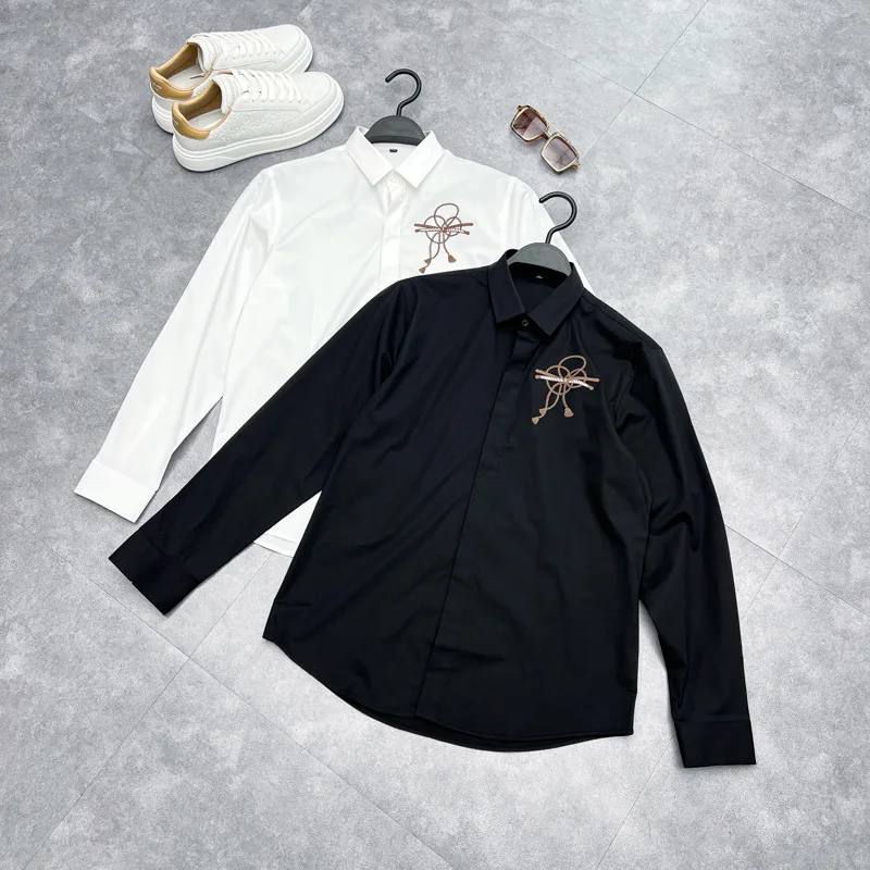 Модная мужская рубашка с вышивкой узловидным узором, повседневная, с длинным рукавом, весна-осень, из смесового хлопка, для бизнеса
Модная мужская рубашка с вышивкой узловидным узором, повседневная, с длинным рукавом, весна-осень, из смесового хлопка, для бизнеса