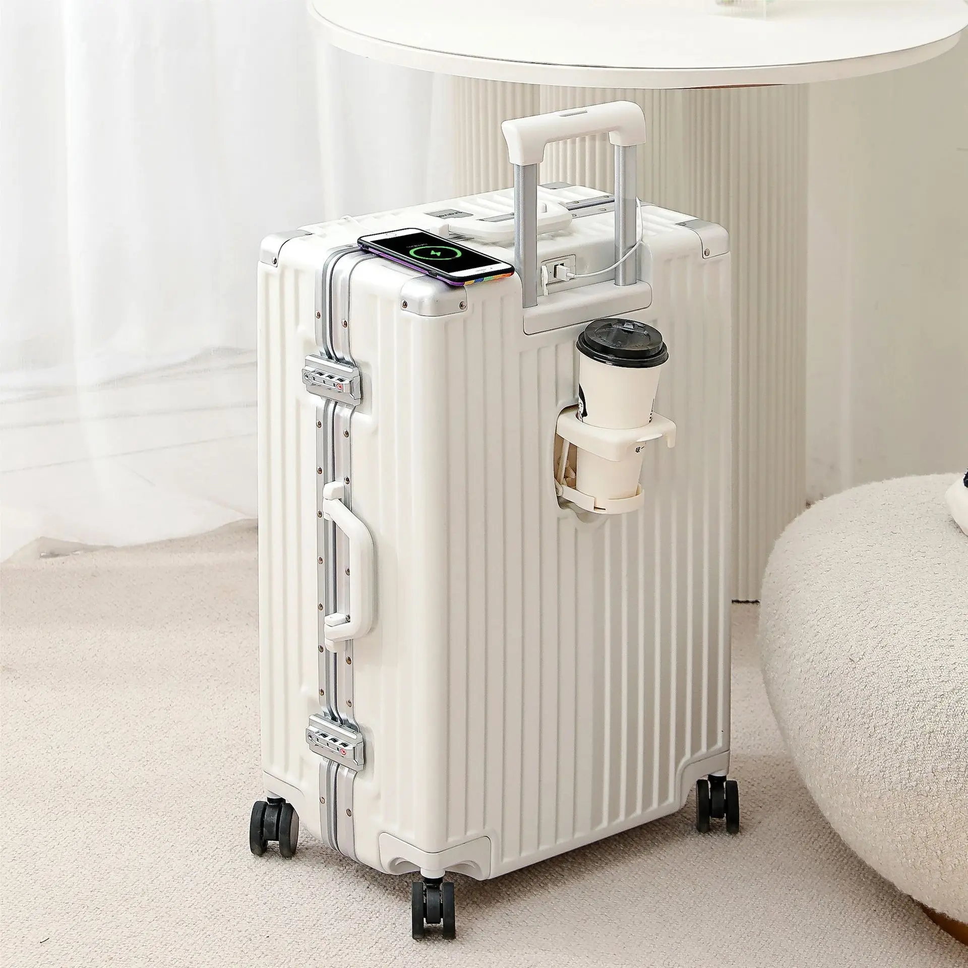 Multifunctional aluminum frame suitcase 24-inch dual interface, large capacity and pressure resistance
Multifunctional aluminum frame suitcase 24-inch dual interface, large capacity and pressure resistance