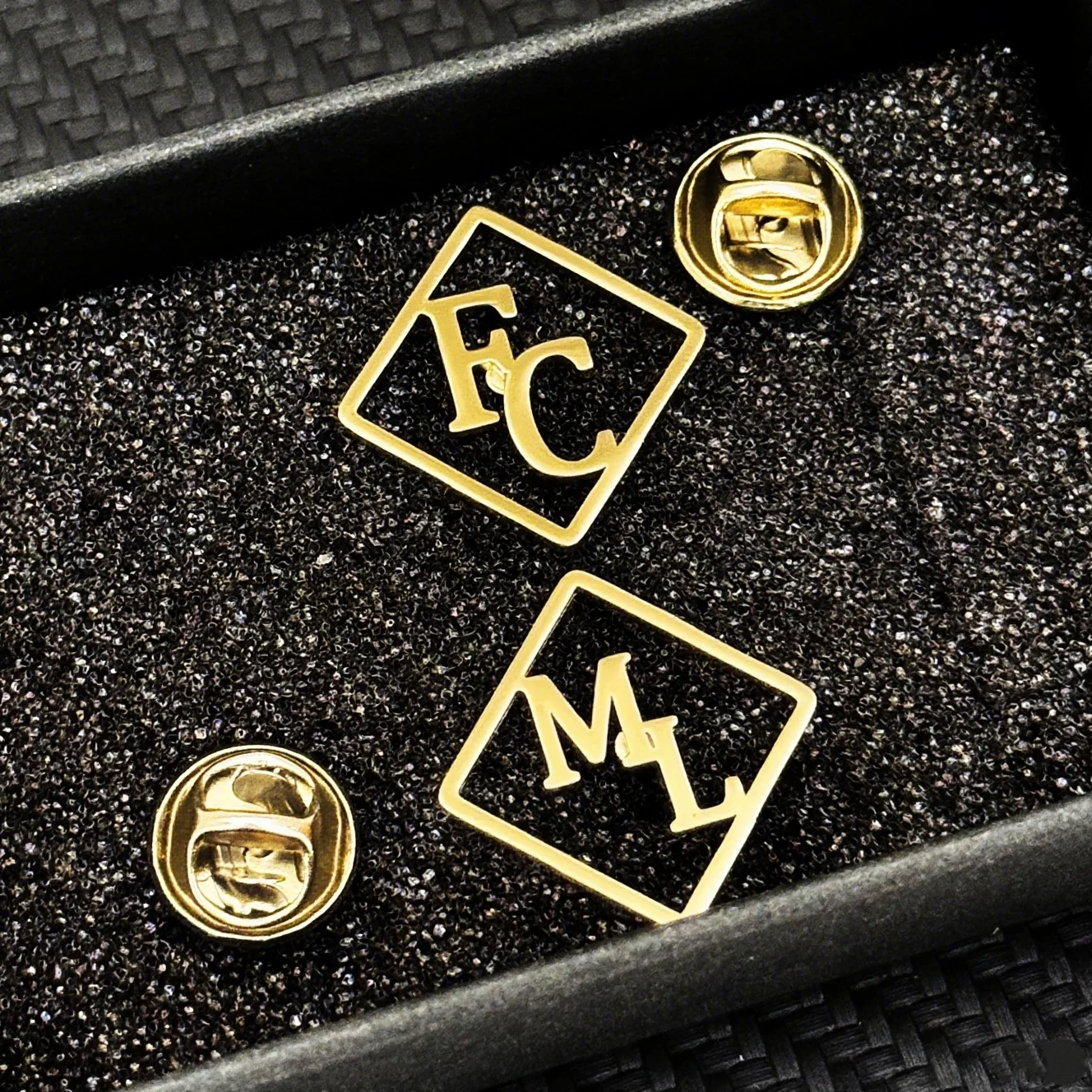 Индивидуальные броши с именем и буквами, ювелирные изделия из нержавеющей стали, персонализированные булавки для лацканов для мужчин и женщин, именная табличка, подарки на день рождения на заказ
Индивидуальные броши с именем и буквами, ювелирные изделия из нержавеющей стали, персонализированные булавки для лацканов для мужчин и женщин, именная табличка, подарки на день рождения на заказ