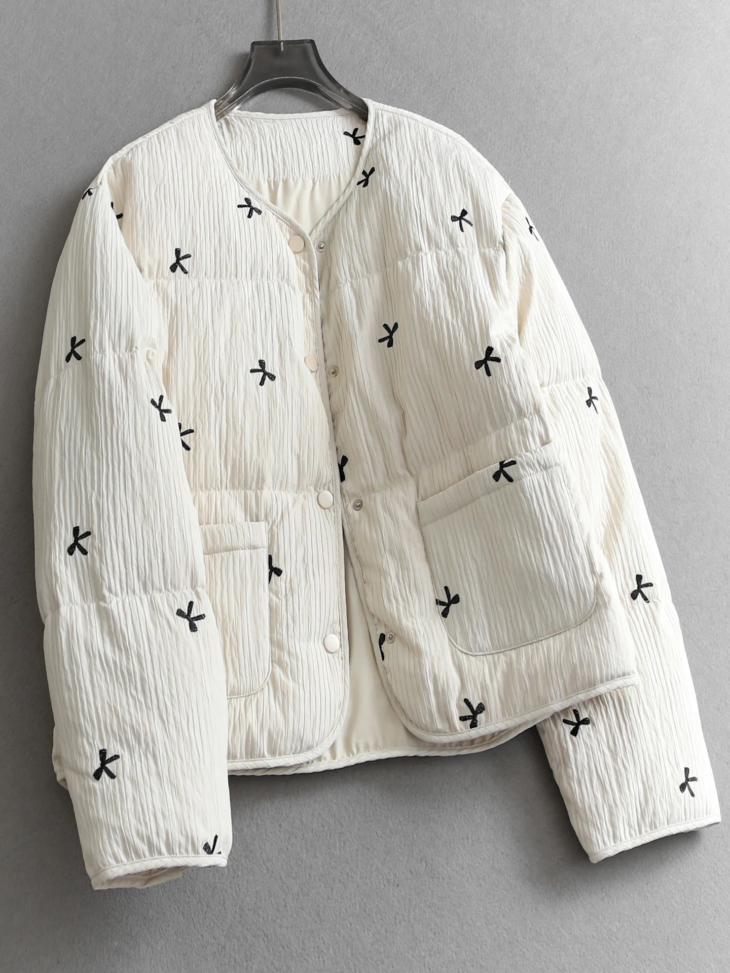 Thickened Embroidered Knot Loose Warmth Outerwear Long Sleeve Women's down Jacket Asymmetrical Pocket M794
Thickened Embroidered Knot Loose Warmth Outerwear Long Sleeve Women's down Jacket Asymmetrical Pocket M794