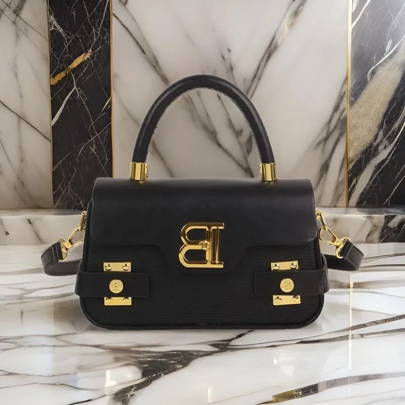 Minimalist Vintage Messenger Bag - Chic Solid Color Crossbody Handbag With Luxury Paris Logo
Minimalist Vintage Messenger Bag - Chic Solid Color Crossbody Handbag With Luxury Paris Logo