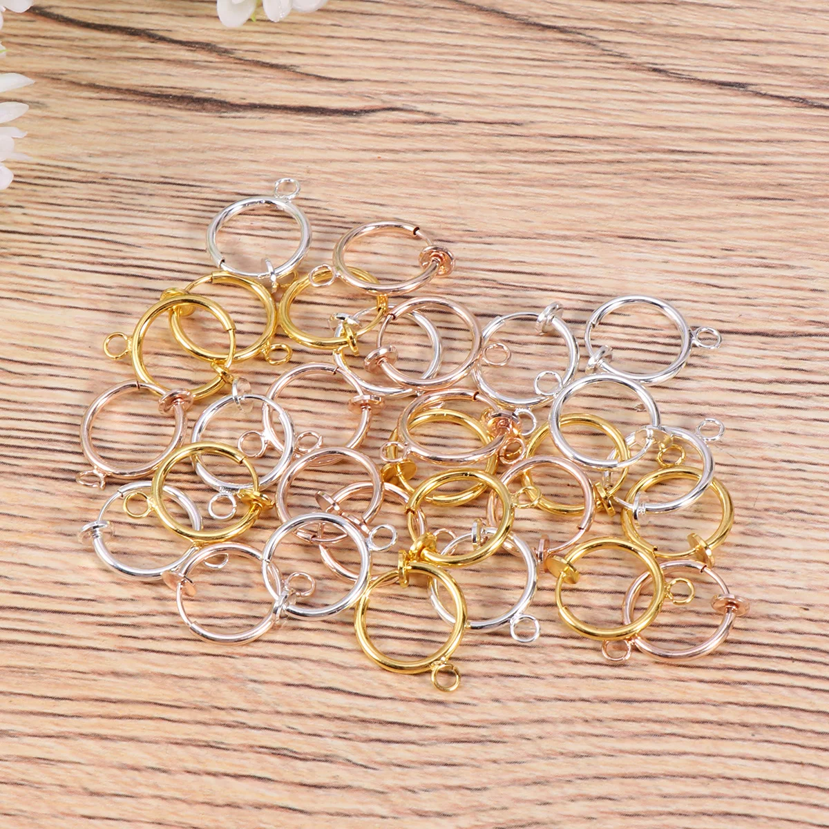 30Pcs Ear Clips Non Piercing Earrings Golden Gold Metal Hypoallergenic Portable Gift for Sensitive Ears
30Pcs Ear Clips Non Piercing Earrings Golden Gold Metal Hypoallergenic Portable Gift for Sensitive Ears
