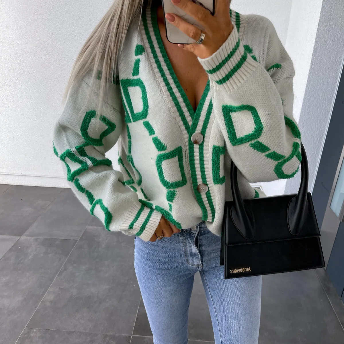 Women's Loose Knitted Open Cardigan V-Neck Single Button Autumn Winter New Style Casual Straight Tube Sweater Towel Embroidery
Women's Loose Knitted Open Cardigan V-Neck Single Button Autumn Winter New Style Casual Straight Tube Sweater Towel Embroidery