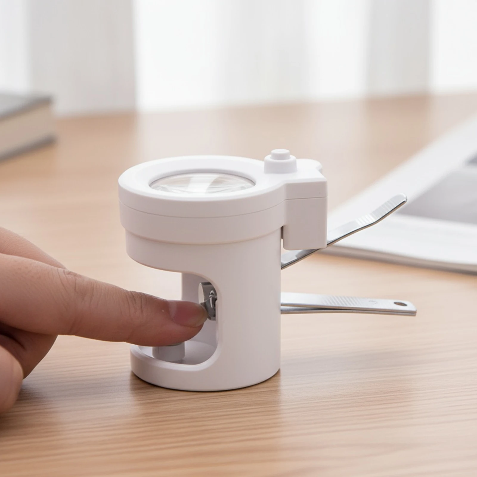 Nail Clipper with Magnifying Glass and LED Light Stainless Steel Nail Clipper Portable Nail Cutter Fingernail Toenail Trimmer
Nail Clipper with Magnifying Glass and LED Light Stainless Steel Nail Clipper Portable Nail Cutter Fingernail Toenail Trimmer