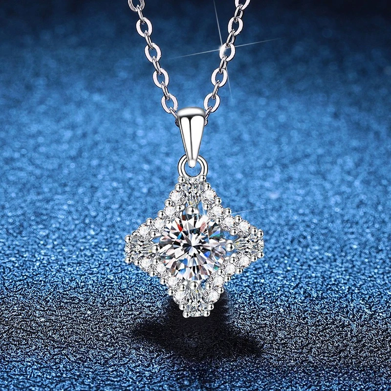 Hot Selling Platinum PT95018k Gold Moissanite Necklace with Dazzling Four-star Pendant, 1 Carat Moissanite Light Luxury Necklace
Hot Selling Platinum PT95018k Gold Moissanite Necklace with Dazzling Four-star Pendant, 1 Carat Moissanite Light Luxury Necklace