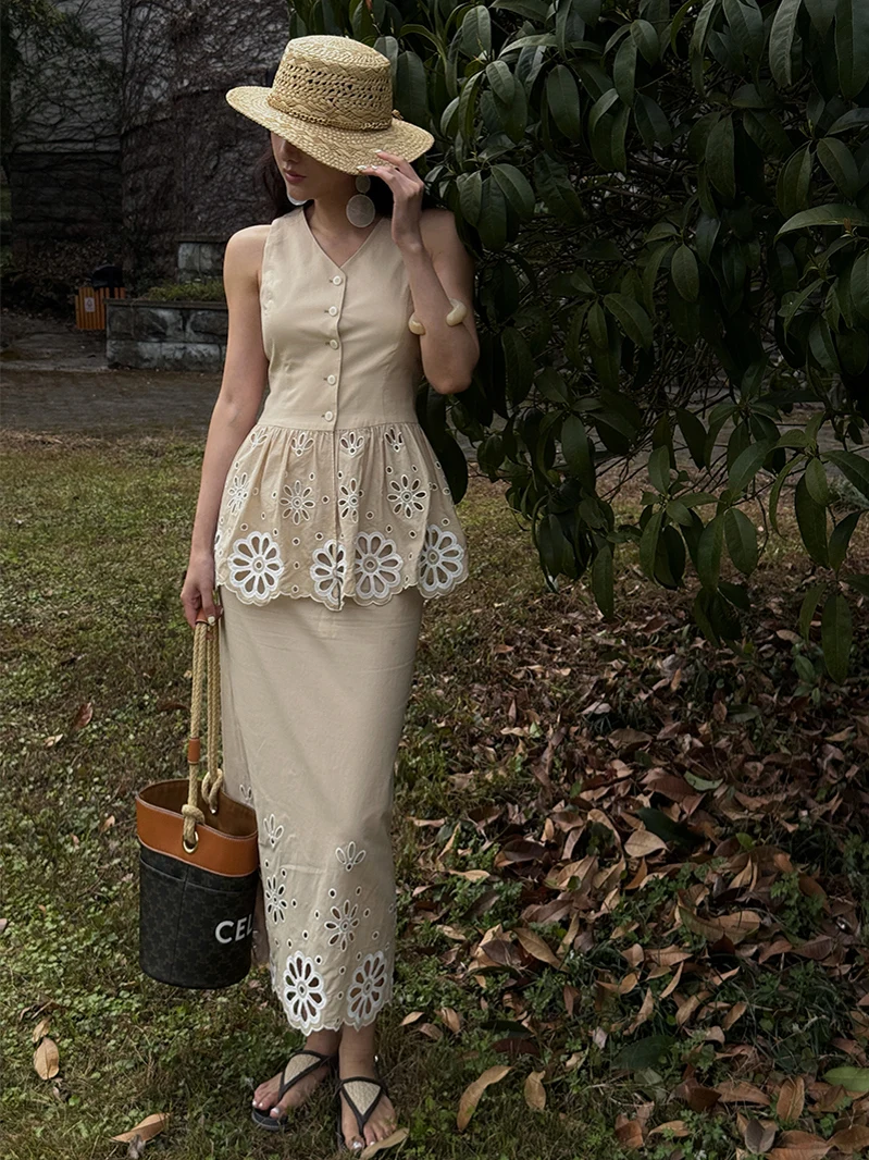 Комплект из свободного хлопкового жилета и длинной юбки в стиле французской провинции, летний, бежевый, с вышивкой и ажурным дизайном, юбка-карандаш
Комплект из свободного хлопкового жилета и длинной юбки в стиле французской провинции, летний, бежевый, с вышивкой и ажурным дизайном, юбка-карандаш