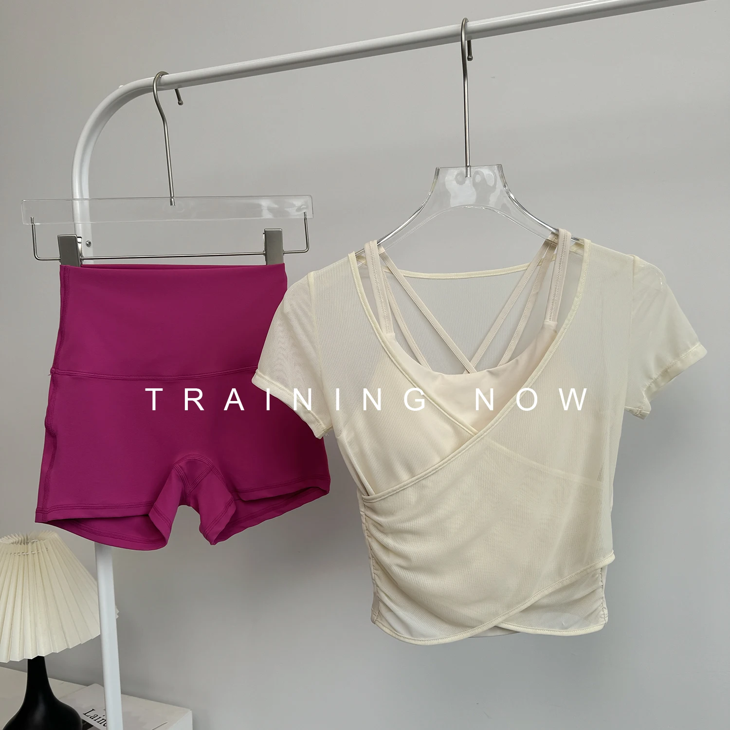 Women's yoga suit set for summer, slimming and toning, quick-drying for pilates,fitness,morning jogging training, short-leeved
Women's yoga suit set for summer, slimming and toning, quick-drying for pilates,fitness,morning jogging training, short-leeved