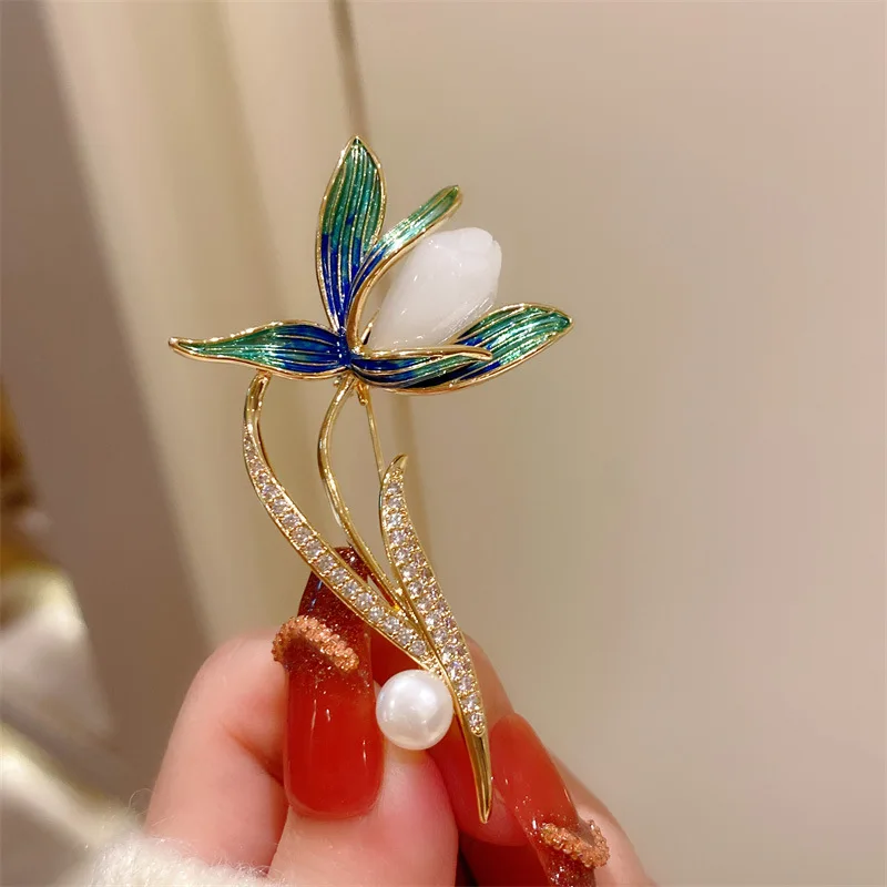 Lotus Brooches For Women Elegant Luxurious Drop Oil Magnolia White Create Pearl Pin Party Accessories Exquisite Jewelry Gift
Lotus Brooches For Women Elegant Luxurious Drop Oil Magnolia White Create Pearl Pin Party Accessories Exquisite Jewelry Gift