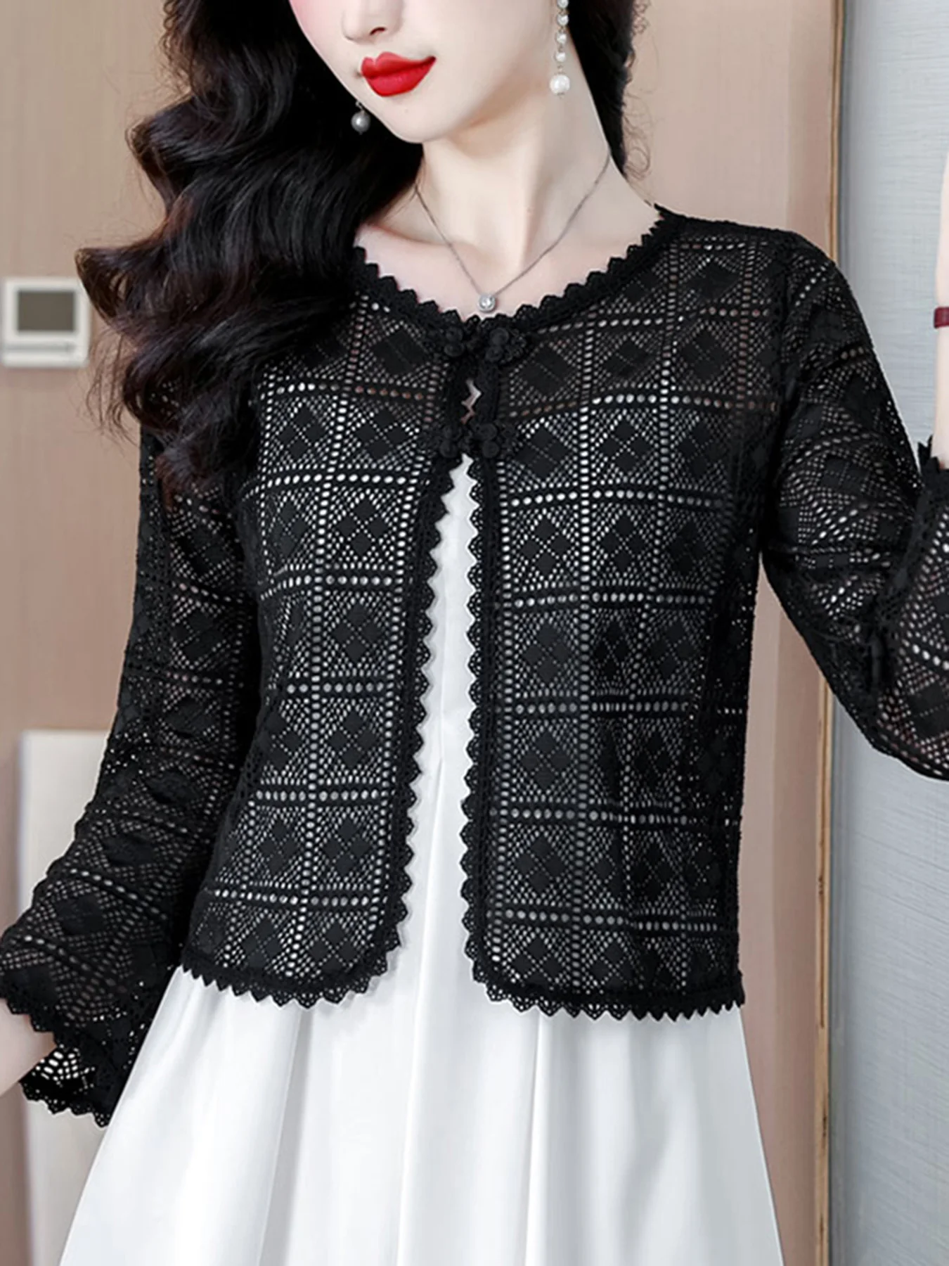 Women's black hollow knitted cardigan, elegant and comfortable versatile jacket with Chinese style buckle
Women's black hollow knitted cardigan, elegant and comfortable versatile jacket with Chinese style buckle