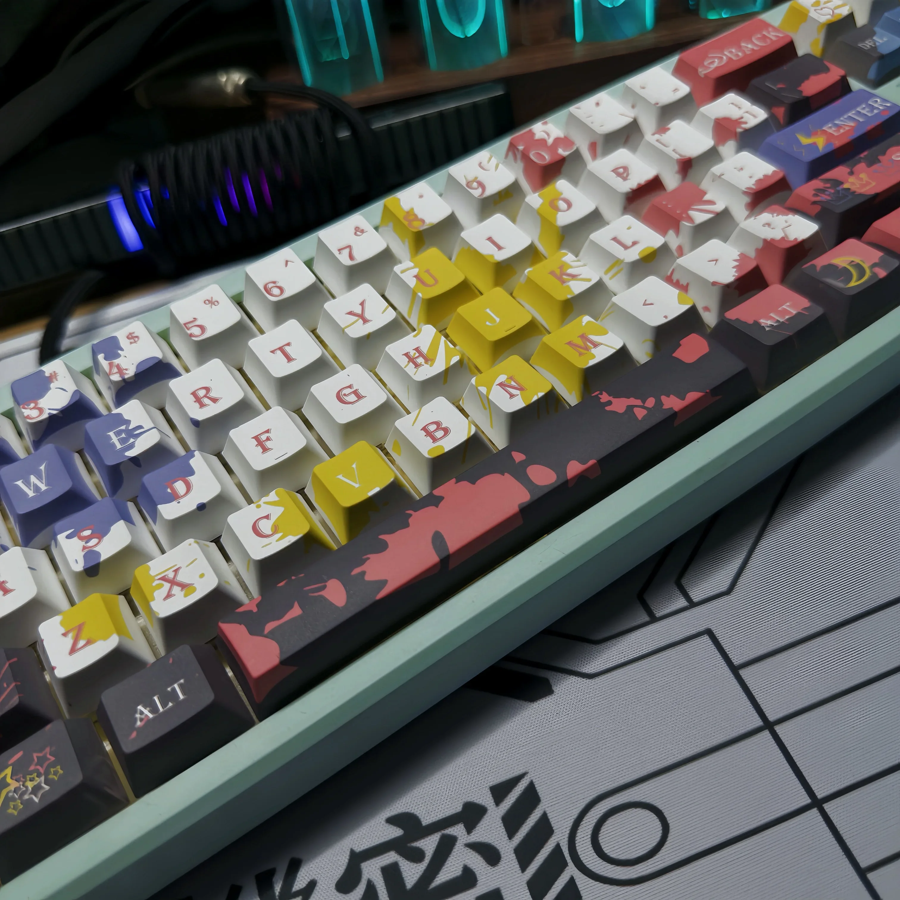 Graffiti style theme keycap original high sublimation color PBT material small full set of adaptation 61/68/84/75
Graffiti style theme keycap original high sublimation color PBT material small full set of adaptation 61/68/84/75