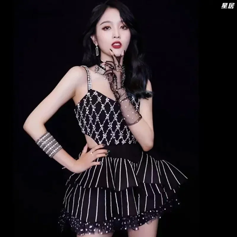 Kpop Korean Singer Nightclub Sexy Female Singer Stage Dancer Jazz Outfits Pole Dancing Crop Tops Women Black Shiny Fluffy Skirt
Kpop Korean Singer Nightclub Sexy Female Singer Stage Dancer Jazz Outfits Pole Dancing Crop Tops Women Black Shiny Fluffy Skirt