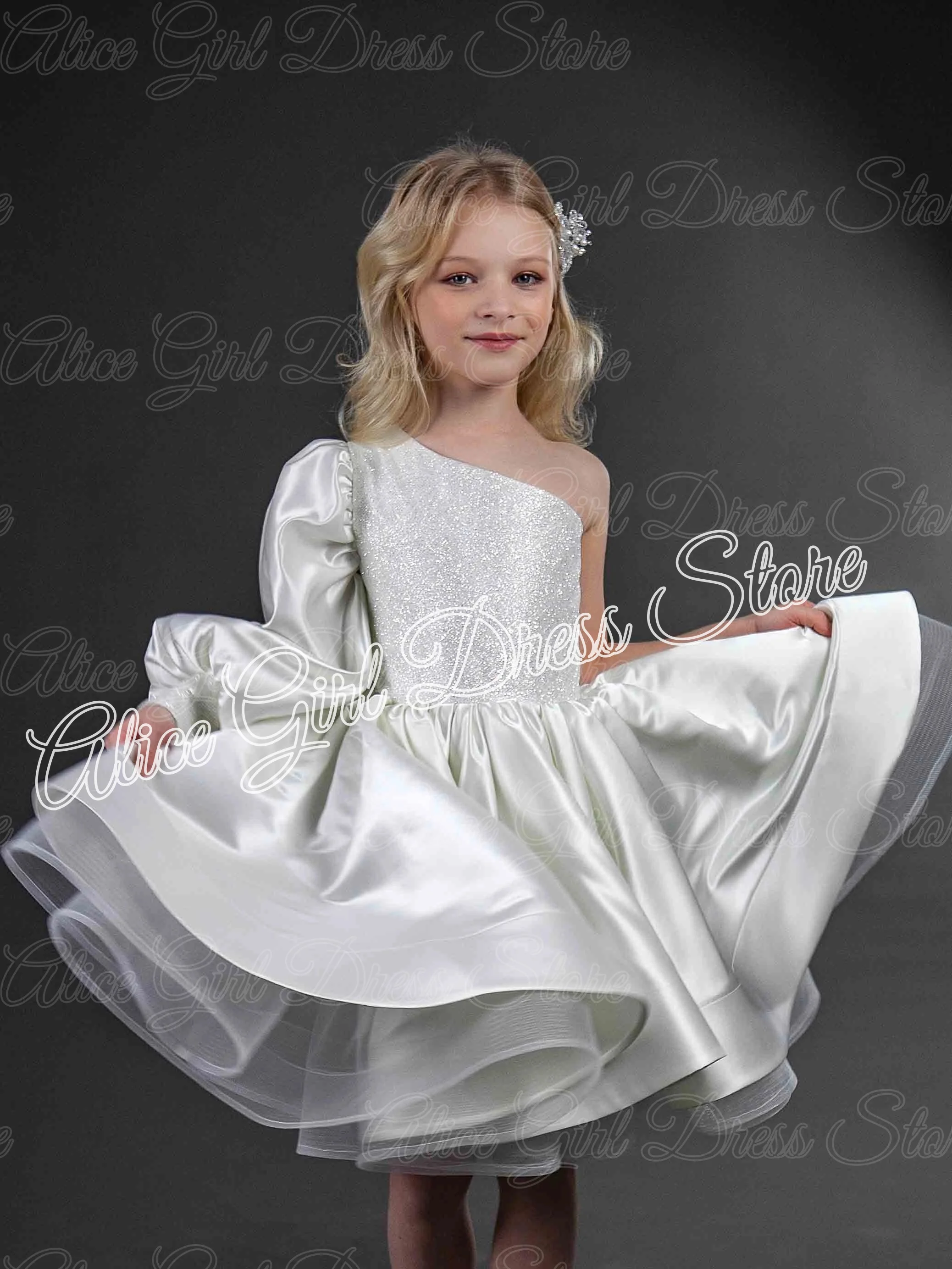 Customized White One Shoulder Flower Girl Dresses for Wedding Satin Knee Length First Communion Baby Kids Christmas Party Gowns
Customized White One Shoulder Flower Girl Dresses for Wedding Satin Knee Length First Communion Baby Kids Christmas Party Gowns