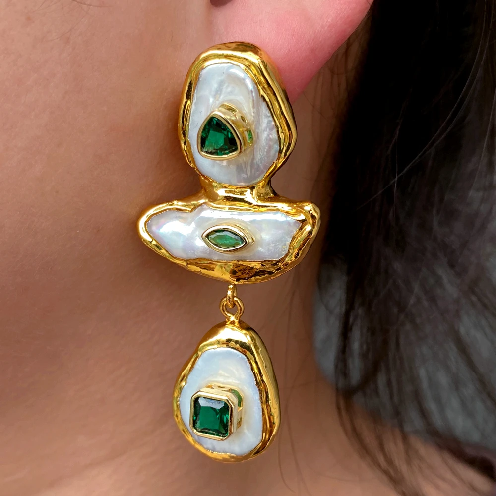 yygem green cz pave natural Freshwater White Coin Pearl Biwa Pearl gold plated Stud Dangle Earrings
yygem green cz pave natural Freshwater White Coin Pearl Biwa Pearl gold plated Stud Dangle Earrings