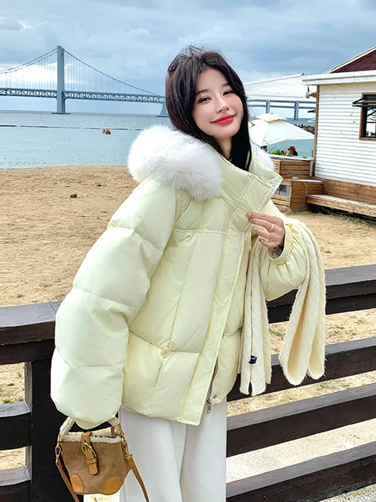 Желтая женская зимняя теплая куртка-пуховик с большим меховым воротником, короткая верхняя одежда в корейском стиле, свободный крой, белый пуховик
Желтая женская зимняя теплая куртка-пуховик с большим меховым воротником, короткая верхняя одежда в корейском стиле, свободный крой, белый пуховик