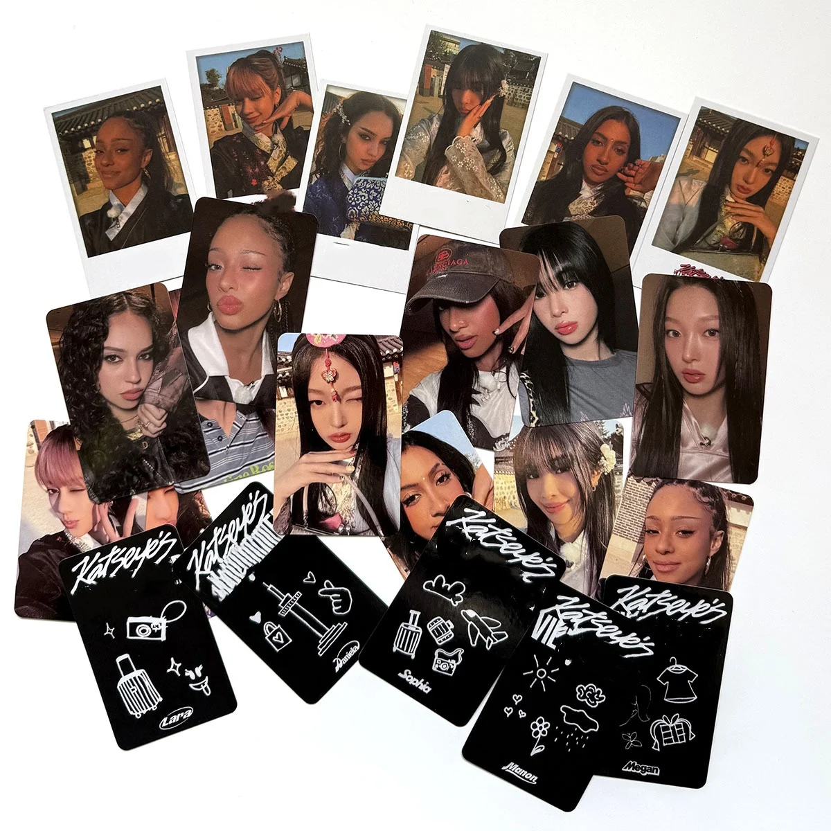 KATSEYE VIEWFINDER IN SEOUL 6Pcs/Set Glossy Photocard High Quality INS Style Double Sides Printing LOMO Card Manon Daniela Gifts
KATSEYE VIEWFINDER IN SEOUL 6Pcs/Set Glossy Photocard High Quality INS Style Double Sides Printing LOMO Card Manon Daniela Gifts