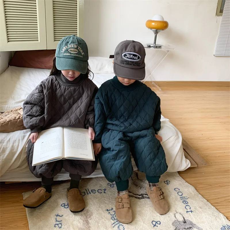 Winter Newborn Baby Boys And Girls Diamond Shaped Fleece Set With Cotton Children's Casual Loose Outing Clothes
Winter Newborn Baby Boys And Girls Diamond Shaped Fleece Set With Cotton Children's Casual Loose Outing Clothes