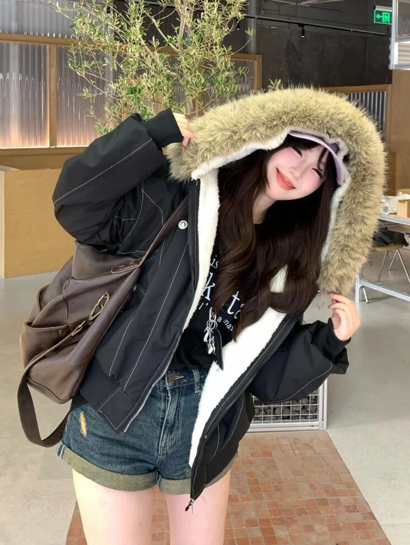 Ретро парки с меховым воротником и капюшоном, трендовая уличная короткая зимняя куртка для женщин, модная верхняя одежда с хлопковой подкладкой
Ретро парки с меховым воротником и капюшоном, трендовая уличная короткая зимняя куртка для женщин, модная верхняя одежда с хлопковой подкладкой