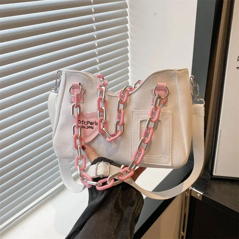 Simple casual single shoulder canvas underarm bag, high-end light luxury niche bag, summer new chain messenger bag
Simple casual single shoulder canvas underarm bag, high-end light luxury niche bag, summer new chain messenger bag