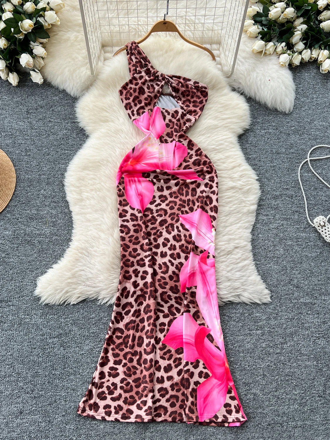 Foamlina American 2025 Summer New Sexy Hollow Out Slanted Shoulder Suspender Long Dress Bodycon Tight Leopard Print Dress
Foamlina American 2025 Summer New Sexy Hollow Out Slanted Shoulder Suspender Long Dress Bodycon Tight Leopard Print Dress