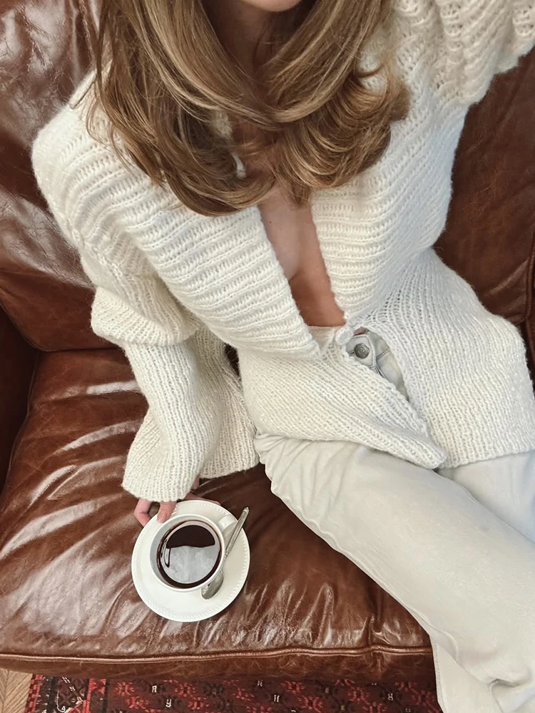 Fashion Design Style Hollow Out Sweater Autumn Winter New Solid Color V-neck Knitted Cardigans Sexy Lady Simple Commute Jumpers
Fashion Design Style Hollow Out Sweater Autumn Winter New Solid Color V-neck Knitted Cardigans Sexy Lady Simple Commute Jumpers