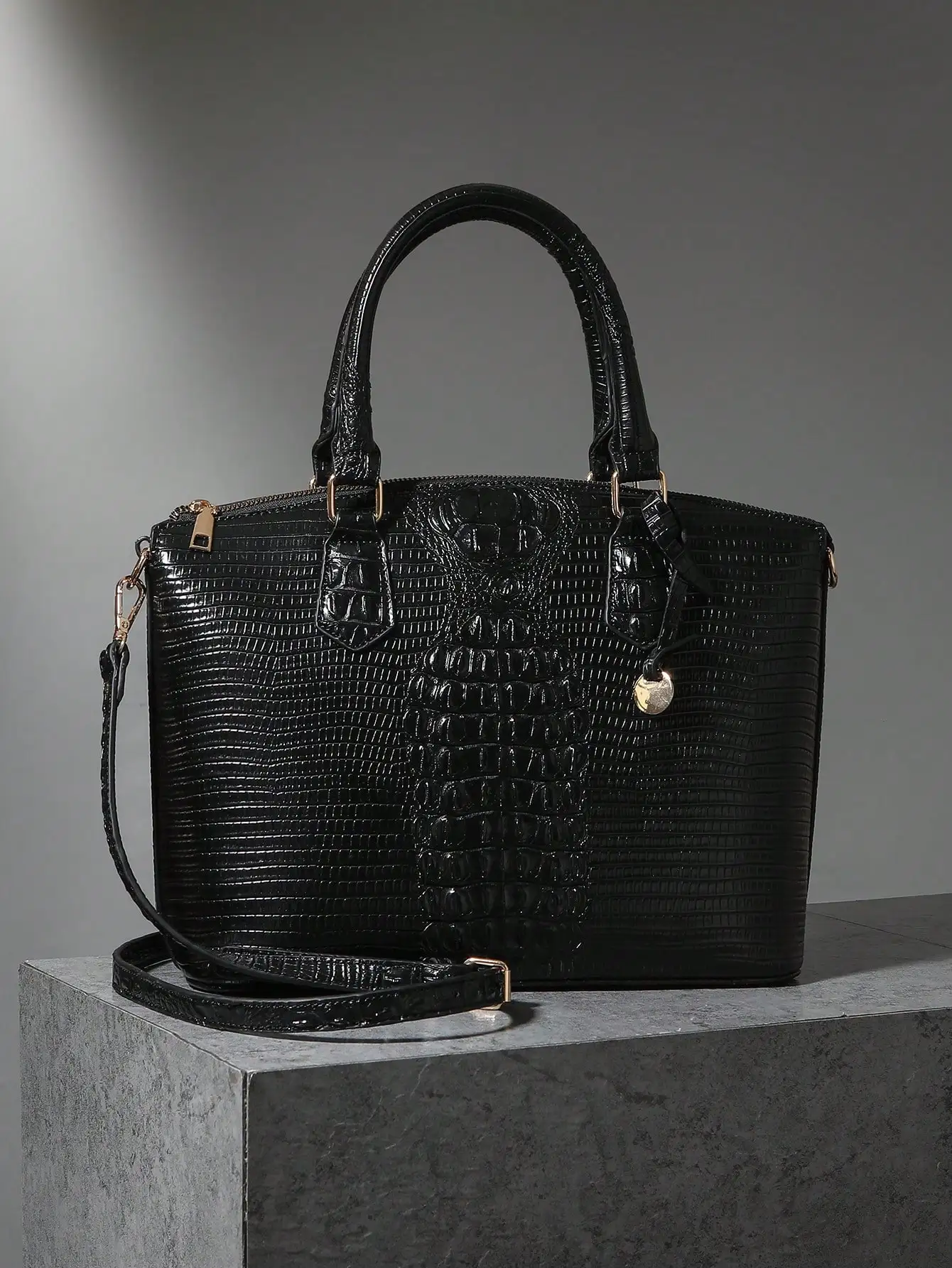 Elegant Crocodile-Embossed Handbag Gradient Vintage Style Spacious Top Handle for Daily & Work
Elegant Crocodile-Embossed Handbag Gradient Vintage Style Spacious Top Handle for Daily & Work