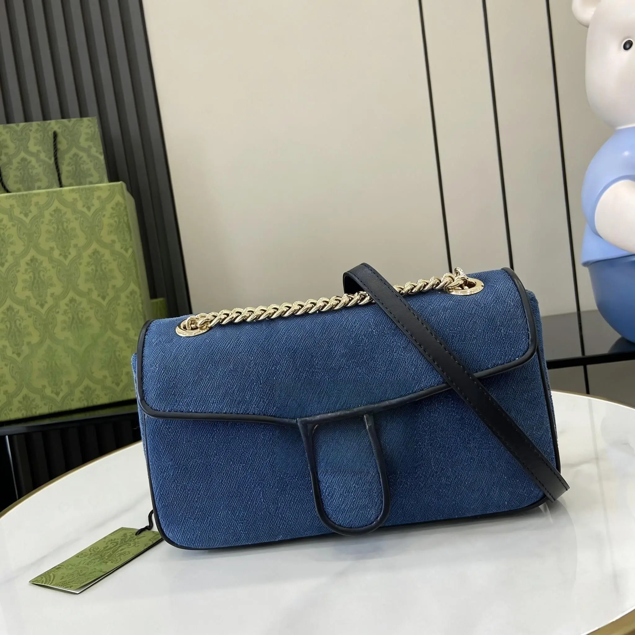 Women's Navy Blue Flap Shoulder Bag, Matte Textured Finish with Adjustable Strap for Understated Sophisticated Style
Women's Navy Blue Flap Shoulder Bag, Matte Textured Finish with Adjustable Strap for Understated Sophisticated Style