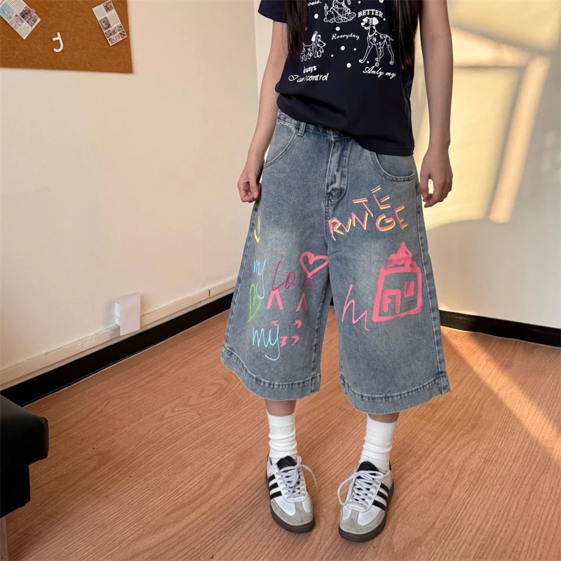 Women's Colorful Letter Graffiti Print Pattern Denim Shorts Cool Girl Wide Leg Cropped Female Calf-length Pants Summer Trousers
Women's Colorful Letter Graffiti Print Pattern Denim Shorts Cool Girl Wide Leg Cropped Female Calf-length Pants Summer Trousers