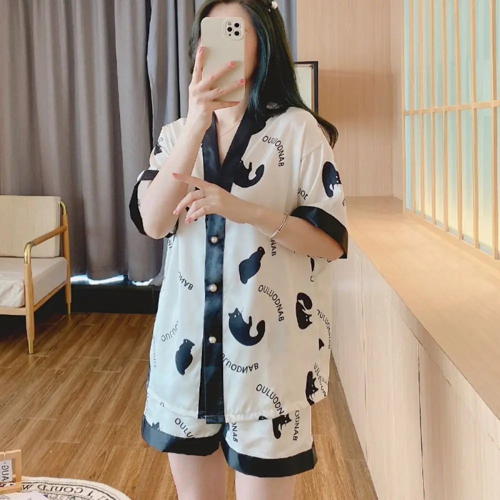 V-neck Summer Ice Silk Nightwear Three-part Sleeve Imitation Silk Short Sleeves Pajamas Set Casual 3XL Women Sleepwear Girl Gift
V-neck Summer Ice Silk Nightwear Three-part Sleeve Imitation Silk Short Sleeves Pajamas Set Casual 3XL Women Sleepwear Girl Gift