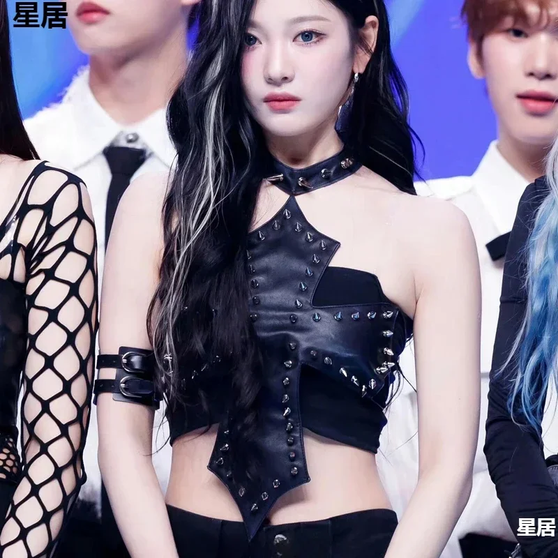 New Korean Singer Clothes Women Black Rivet Halter Tops Kpop Stage Performance Costume Concert Rave Wear Music Festival Clothing
New Korean Singer Clothes Women Black Rivet Halter Tops Kpop Stage Performance Costume Concert Rave Wear Music Festival Clothing