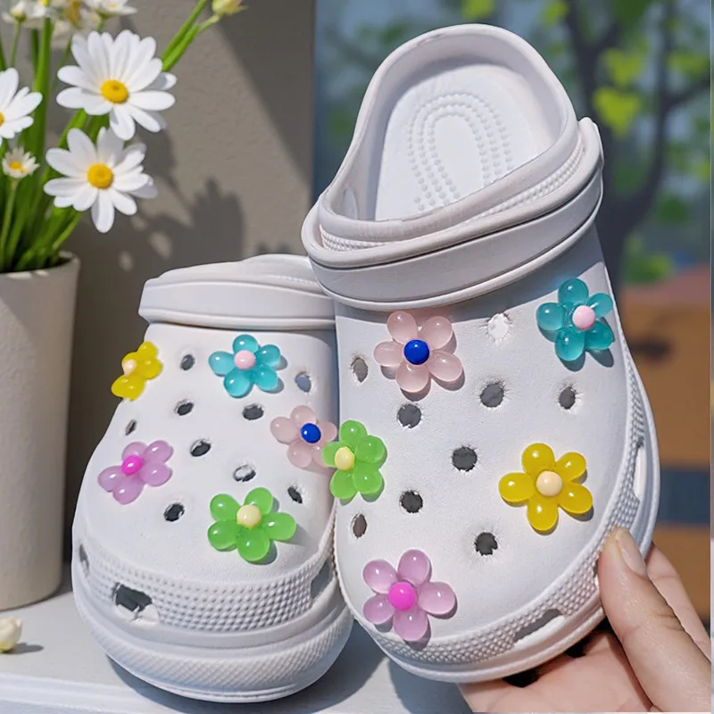 Новая мода, подвески для обуви с цветочными отверстиями, дизайнерские блестящие туфли «сделай сам», аксессуары, украшение для сабо, подарок для детей, мальчиков, женщин и девочек
Новая мода, подвески для обуви с цветочными отверстиями, дизайнерские блестящие туфли «сделай сам», аксессуары, украшение для сабо, подарок для детей, мальчиков, женщин и девочек