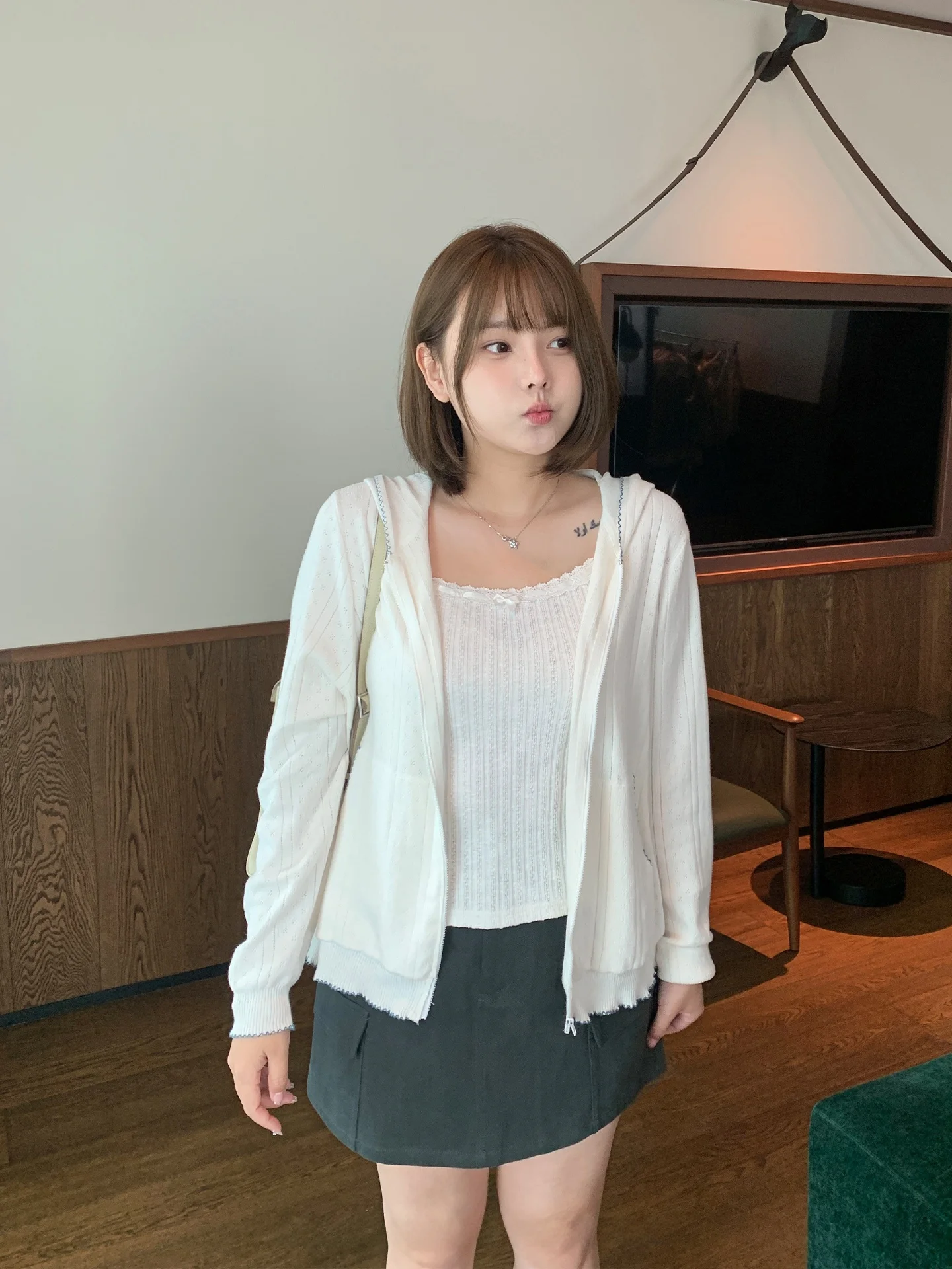 Женский повседневный вязаный кардиган Maixi больших размеров с вышивкой, капюшоном и цветовыми блоками, свободный крой, стройнящий эффект, для осени
Женский повседневный вязаный кардиган Maixi больших размеров с вышивкой, капюшоном и цветовыми блоками, свободный крой, стройнящий эффект, для осени