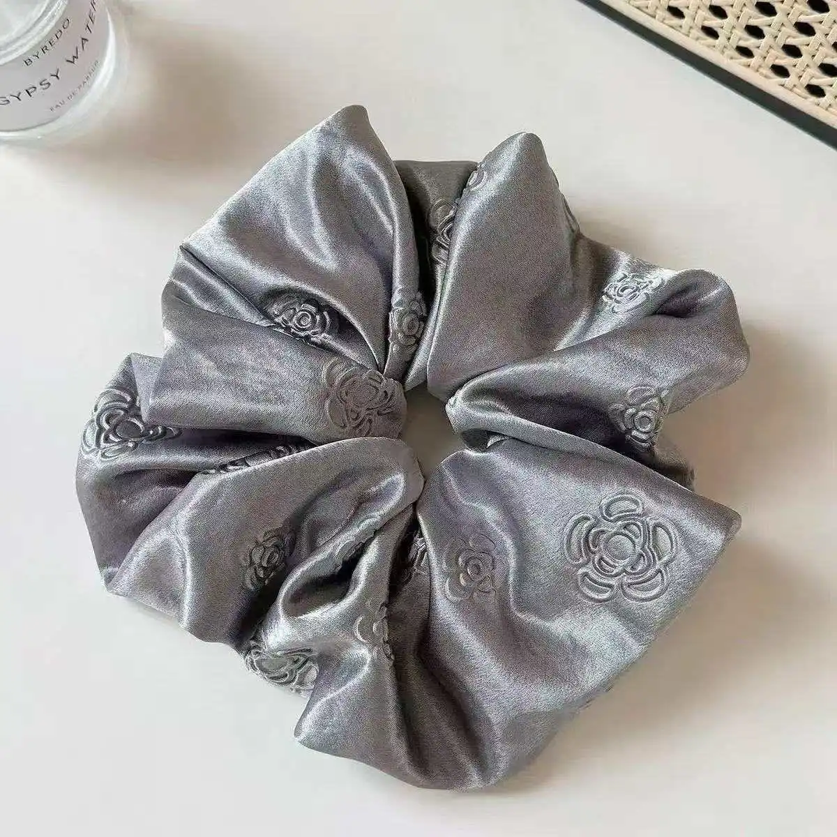 French Advanced Large Camellia Cream White Satin Square Scarf Elegant Scrunchy for Women Ponytail Hair Tie Decor Portable Charms
French Advanced Large Camellia Cream White Satin Square Scarf Elegant Scrunchy for Women Ponytail Hair Tie Decor Portable Charms