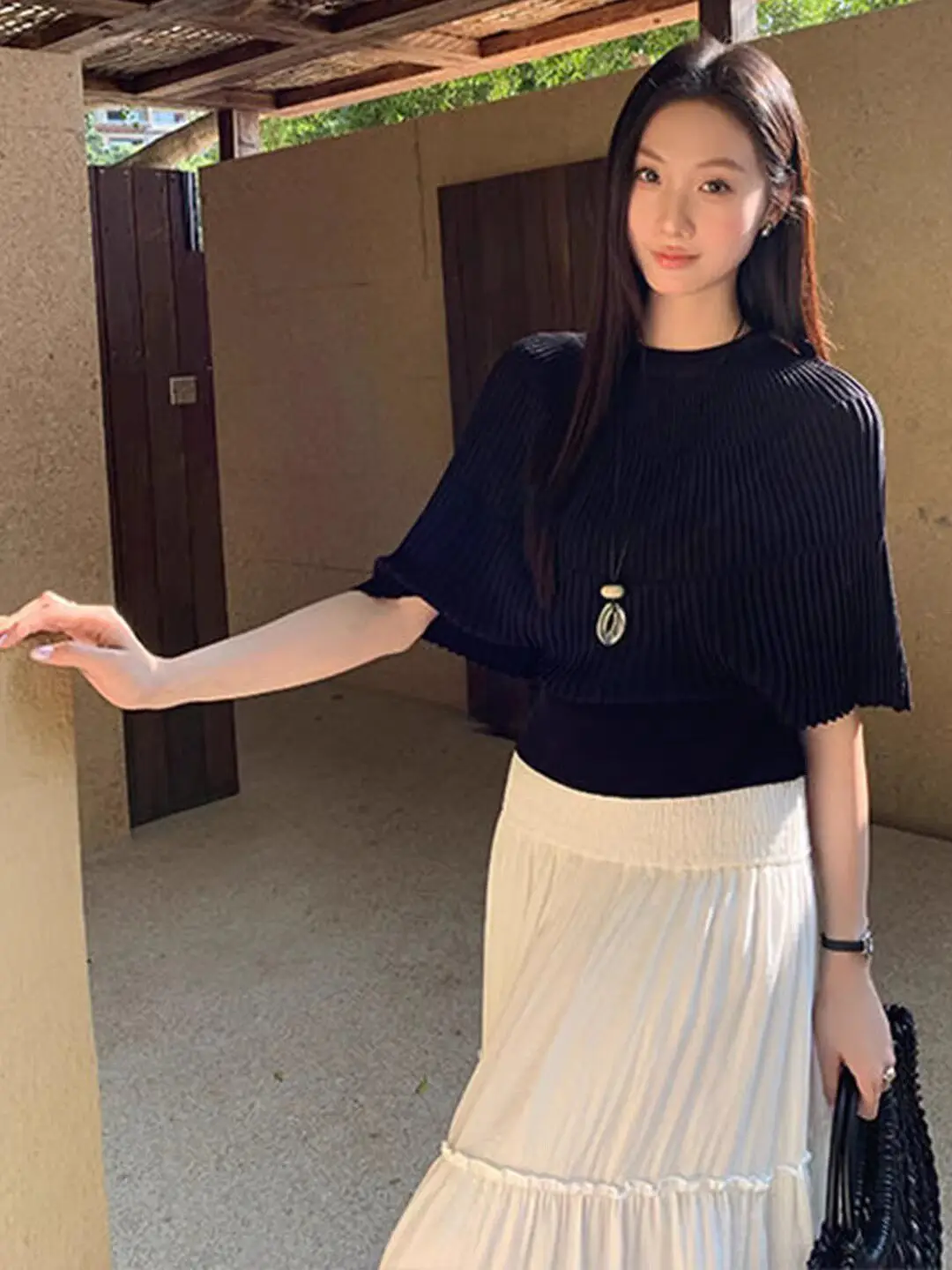 Black round Neck Ice Silk Batwing Sleeve Cowl Neck Poncho Women's Summer Design Knitted Top Soft French Style Slim Fit Short ...
Black round Neck Ice Silk Batwing Sleeve Cowl Neck Poncho Women's Summer Design Knitted Top Soft French Style Slim Fit Short ...