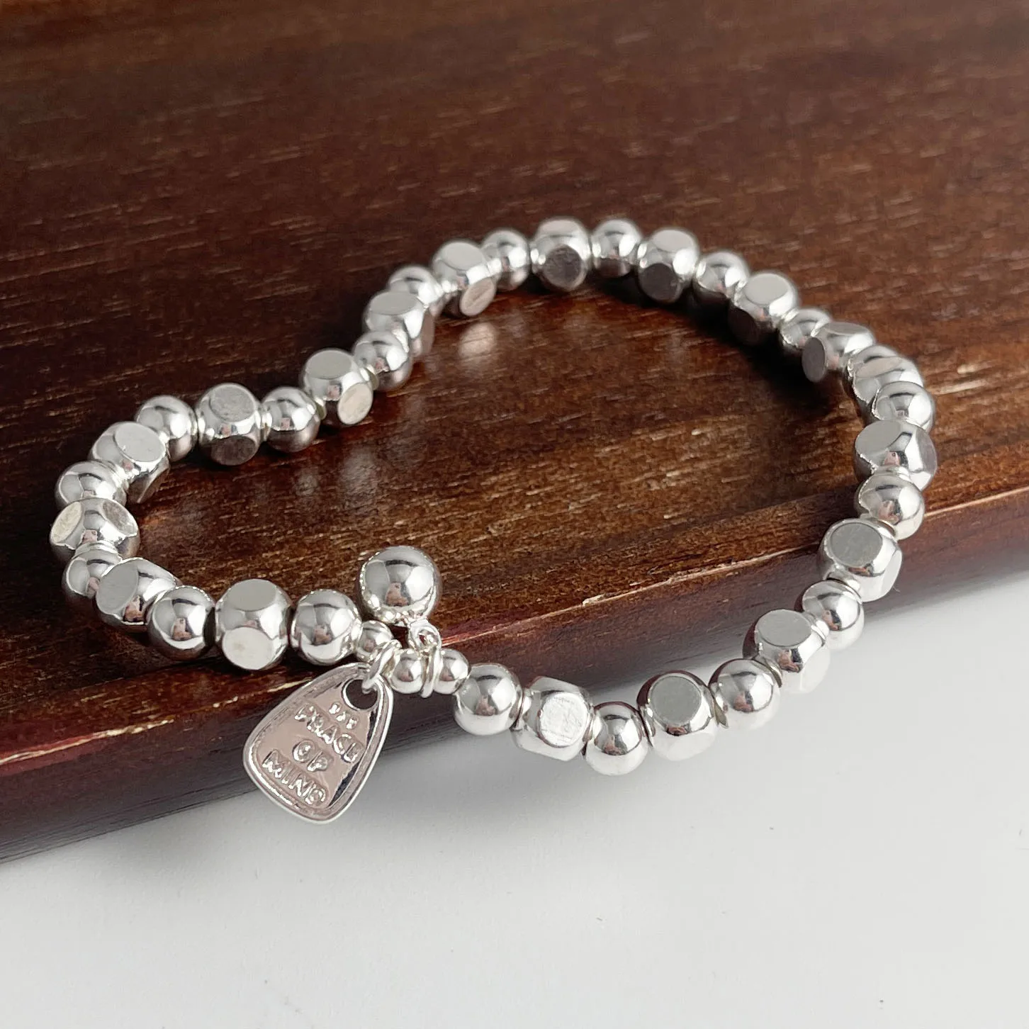 Браслет из 100% цельного серебра 925 пробы в ретро-стиле для женщин и мужчин, винтажный, ручной работы, с каменным шариком, простой браслет, подарок на день рождения
Браслет из 100% цельного серебра 925 пробы в ретро-стиле для женщин и мужчин, винтажный, ручной работы, с каменным шариком, простой браслет, подарок на день рождения