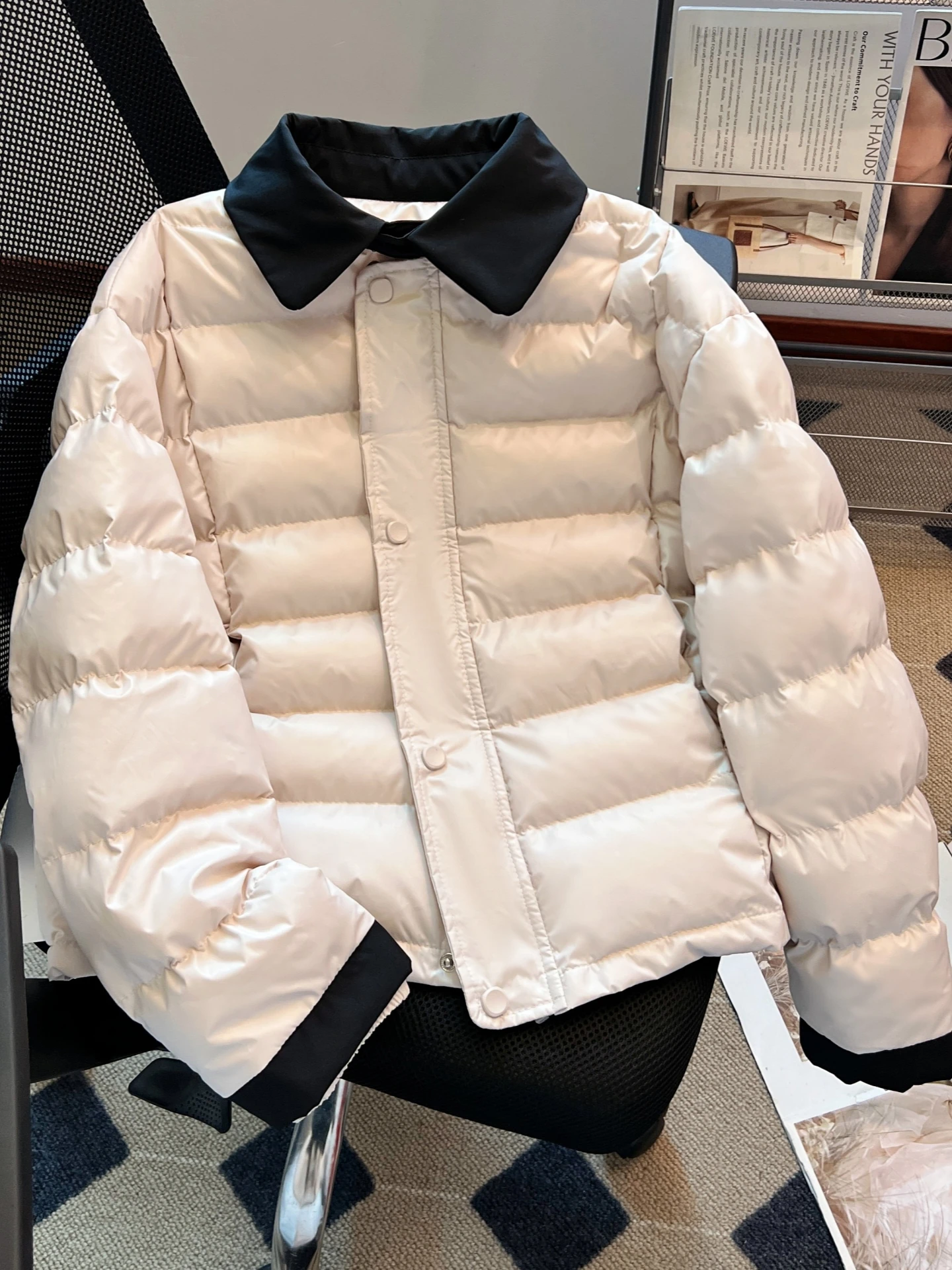 Lightweight Padded Neck Cotton Jacket Women's Winter Thickened Short Bread Style plus Size Slimming Cotton Coat
Lightweight Padded Neck Cotton Jacket Women's Winter Thickened Short Bread Style plus Size Slimming Cotton Coat