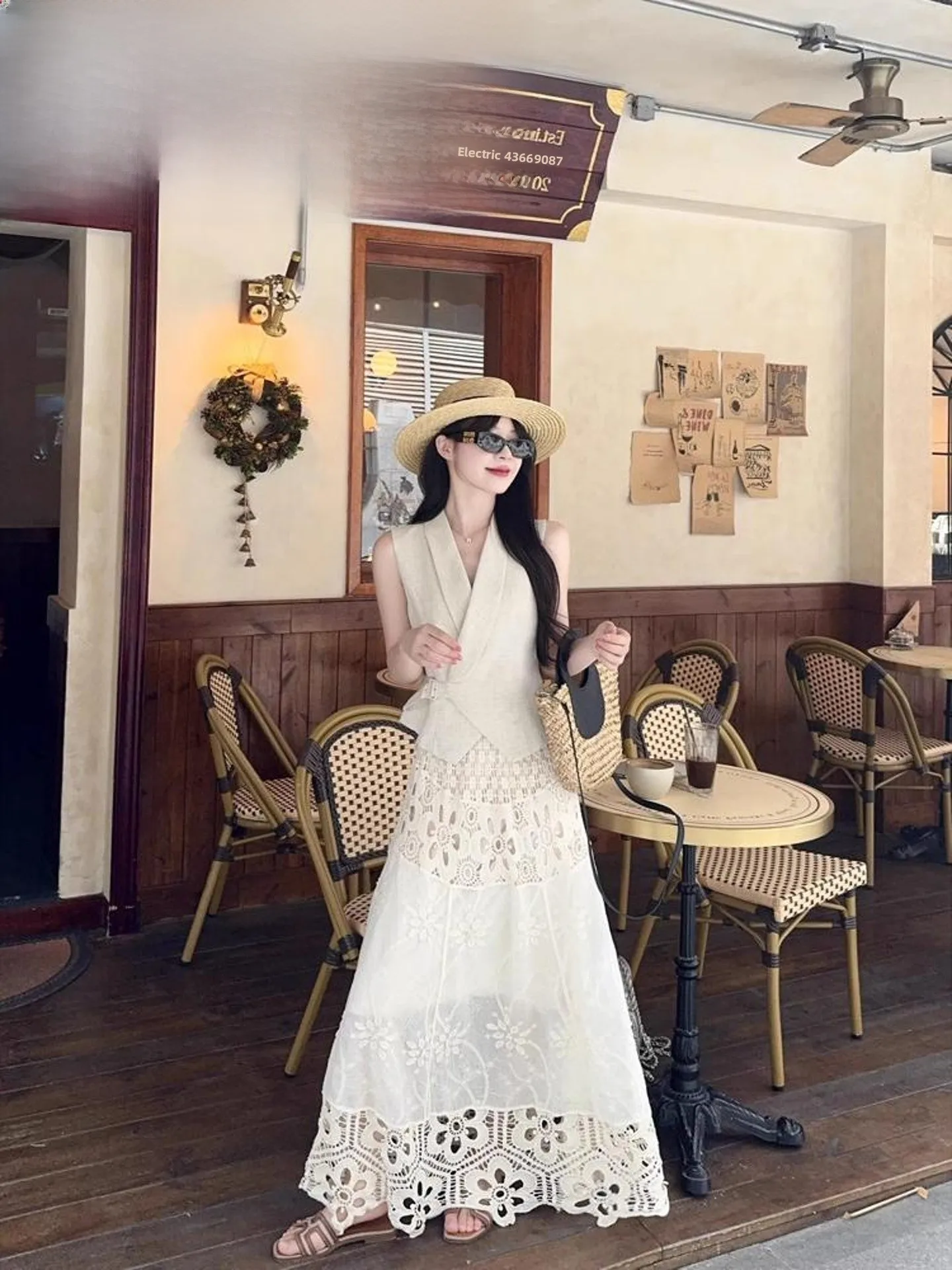 Fashionable V-neck Embroidered Hollow out Long Skirt Top And Vest Women's Summer New Style Set Casual Style Mid-thickness Fabric
Fashionable V-neck Embroidered Hollow out Long Skirt Top And Vest Women's Summer New Style Set Casual Style Mid-thickness Fabric