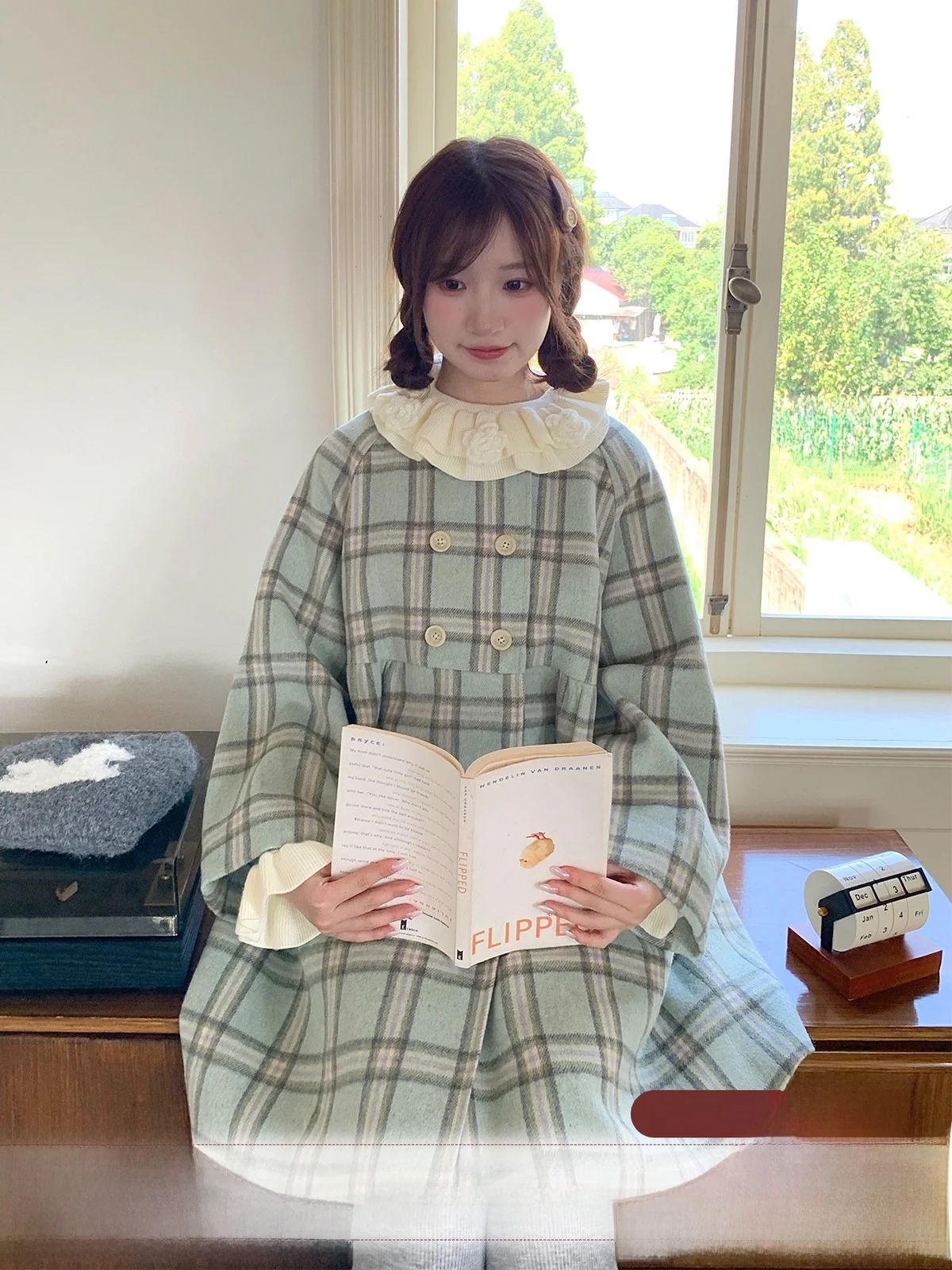 Шерстяное пальто Mucha с двойной пуговичной застежкой и узором в клетку для женщин, осенне-зимняя верхняя одежда
Шерстяное пальто Mucha с двойной пуговичной застежкой и узором в клетку для женщин, осенне-зимняя верхняя одежда