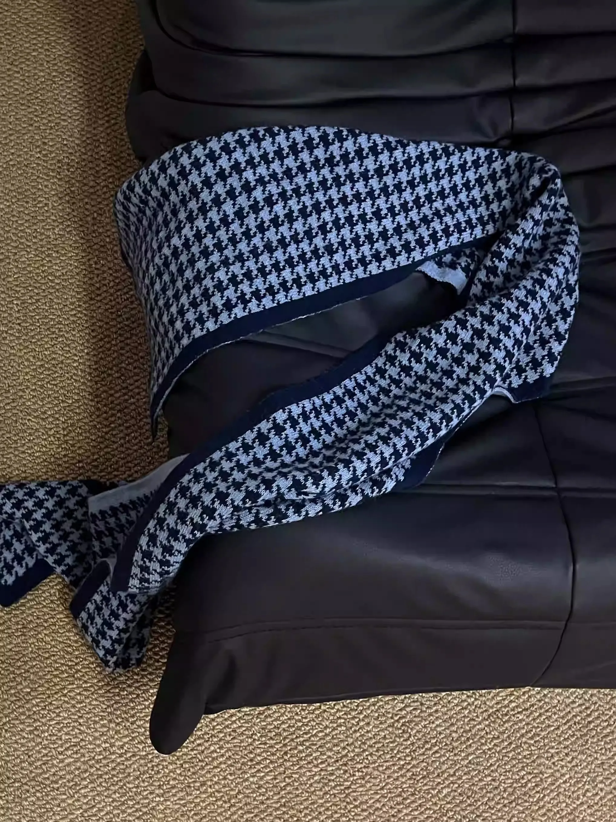 Game Love and Deepspace Zayne Hidden Motive Cosplay Scarf Houndstooth knitted Scarf Casual Winter Scarf
Game Love and Deepspace Zayne Hidden Motive Cosplay Scarf Houndstooth knitted Scarf Casual Winter Scarf