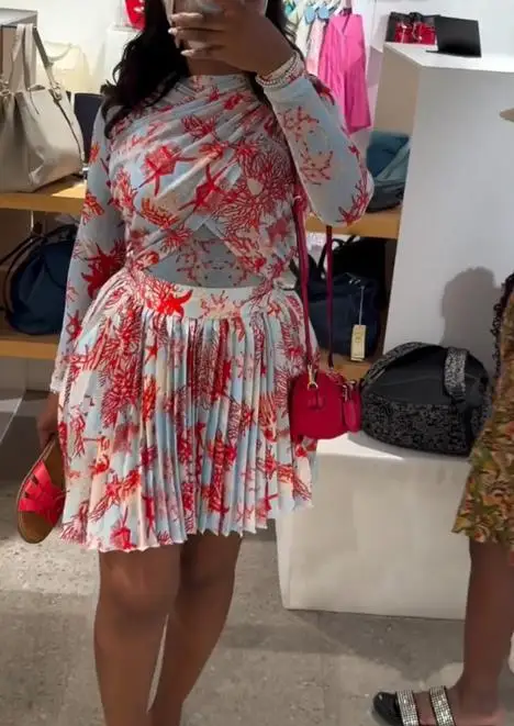 Women's Short Skirt Set Spring New Fashionable Sweet Style Flower Print Cross Design Long Sleeve Top A-Line Short Skirt Set
Women's Short Skirt Set Spring New Fashionable Sweet Style Flower Print Cross Design Long Sleeve Top A-Line Short Skirt Set