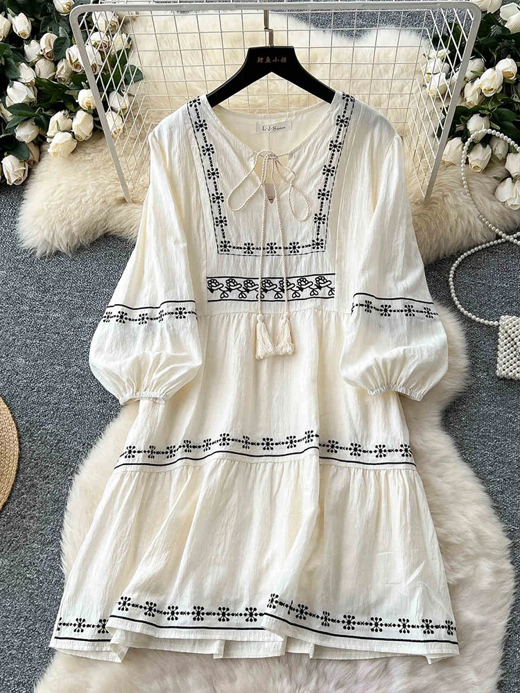 Summer Retro Ethnic Style Bubble Sleeve Dress Women's New Embroidery Tassel Loose Casual Vacation Mini Beach Dress Female D10
Summer Retro Ethnic Style Bubble Sleeve Dress Women's New Embroidery Tassel Loose Casual Vacation Mini Beach Dress Female D10