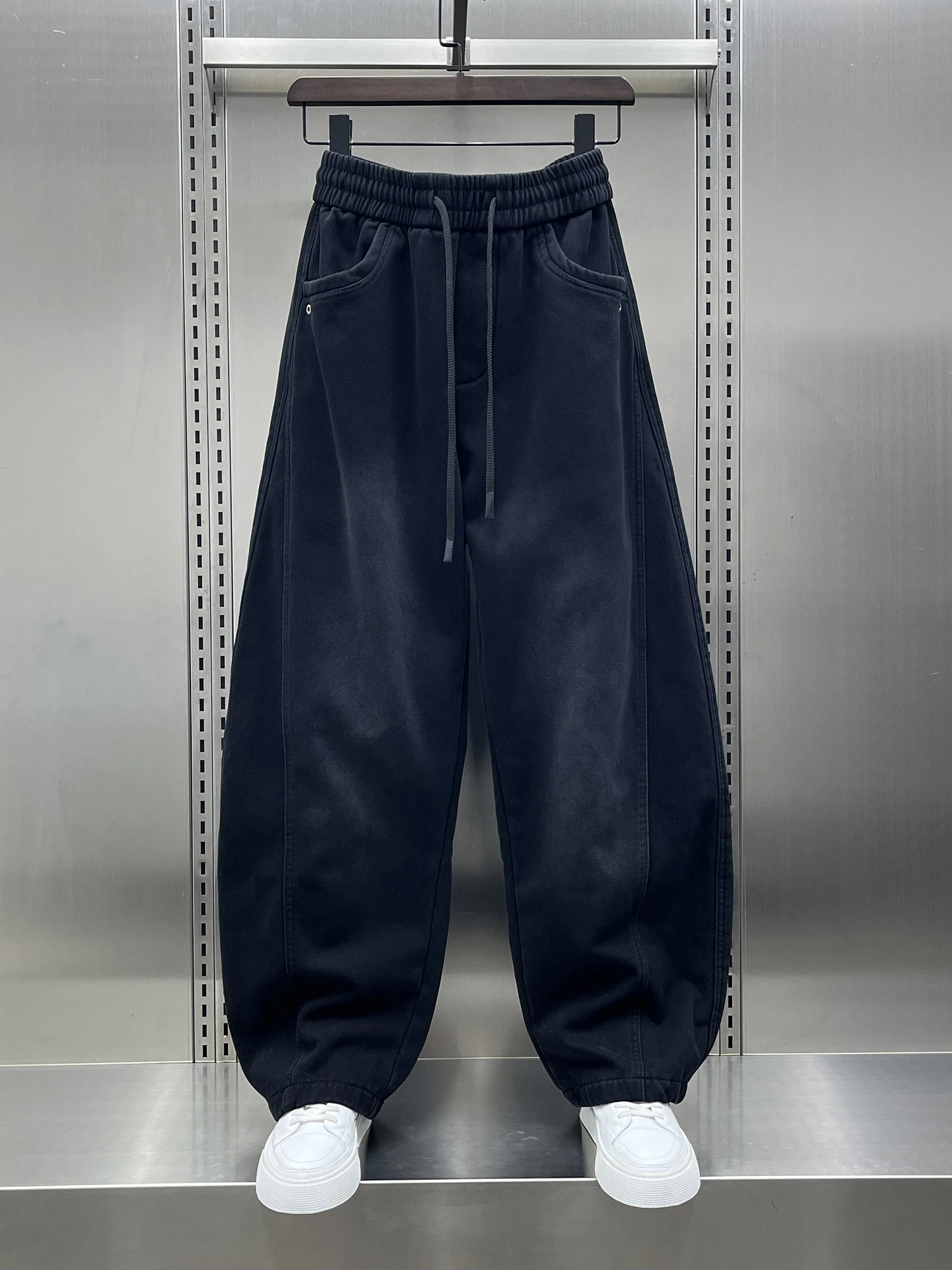 Мужские модные спортивные брюки прямого кроя на флисовой подкладке, повседневные свободные джоггеры, теплые брюки для осени и зимы
Мужские модные спортивные брюки прямого кроя на флисовой подкладке, повседневные свободные джоггеры, теплые брюки для осени и зимы