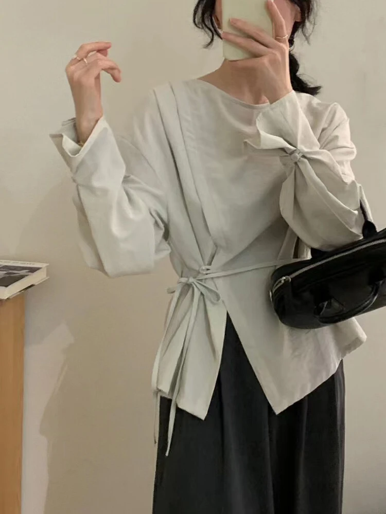 Trendy Women's Shirt 2024 Autumn Side Button Waist Cinch Belted Long Sleeve round Neck Top Korean Style Loose Fit Lantern Sleeve
Trendy Women's Shirt 2024 Autumn Side Button Waist Cinch Belted Long Sleeve round Neck Top Korean Style Loose Fit Lantern Sleeve