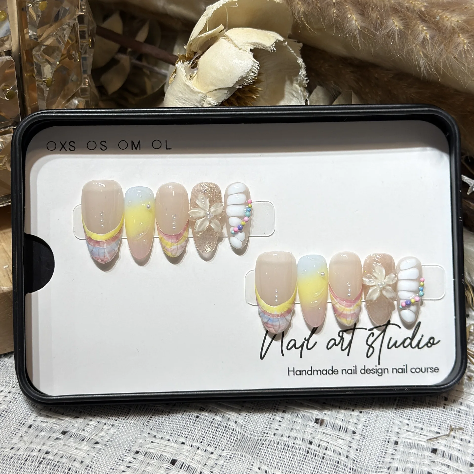 10pcs French Manicure Press on Nails Handmade Cloud Cake Colorful Carved Style Wearable Fake Nails Perfect for Girls Parties
10pcs French Manicure Press on Nails Handmade Cloud Cake Colorful Carved Style Wearable Fake Nails Perfect for Girls Parties