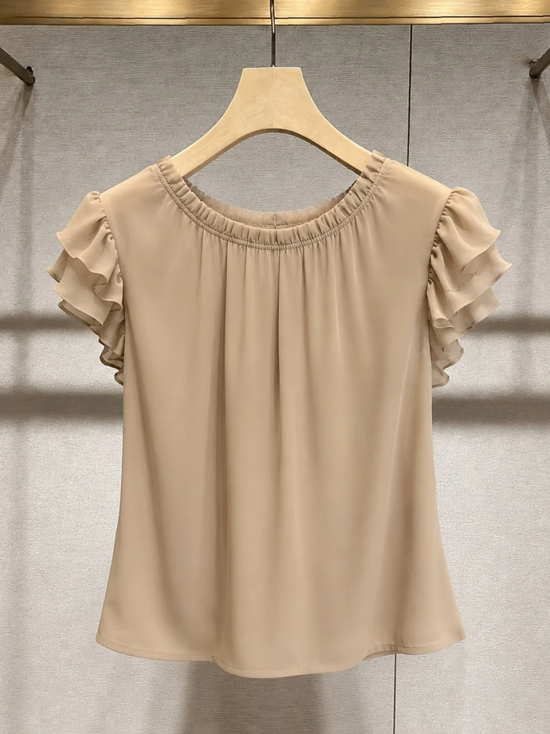 Chic Summer Gentle Wind Ruffle Short Sleeve Chiffon Top Lightweight Comfortable Versatile Fashionable Small Shirt Women's Fas...
Chic Summer Gentle Wind Ruffle Short Sleeve Chiffon Top Lightweight Comfortable Versatile Fashionable Small Shirt Women's Fas...