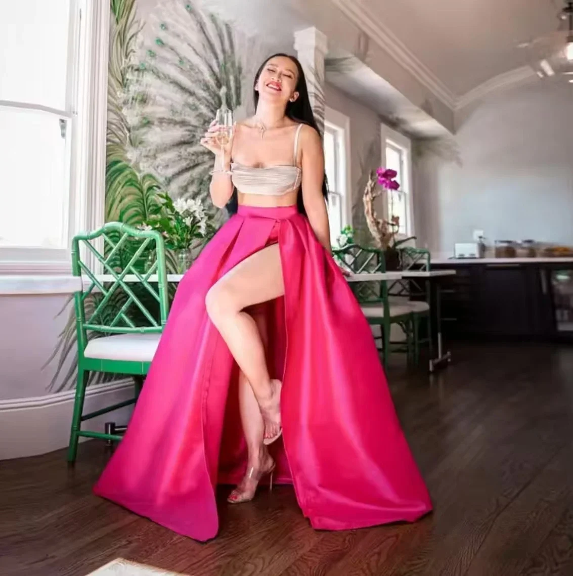 The movable long dress is made of Fuschia satin, designed for formal parties, bridal partitions, and movable trains in 2025
The movable long dress is made of Fuschia satin, designed for formal parties, bridal partitions, and movable trains in 2025