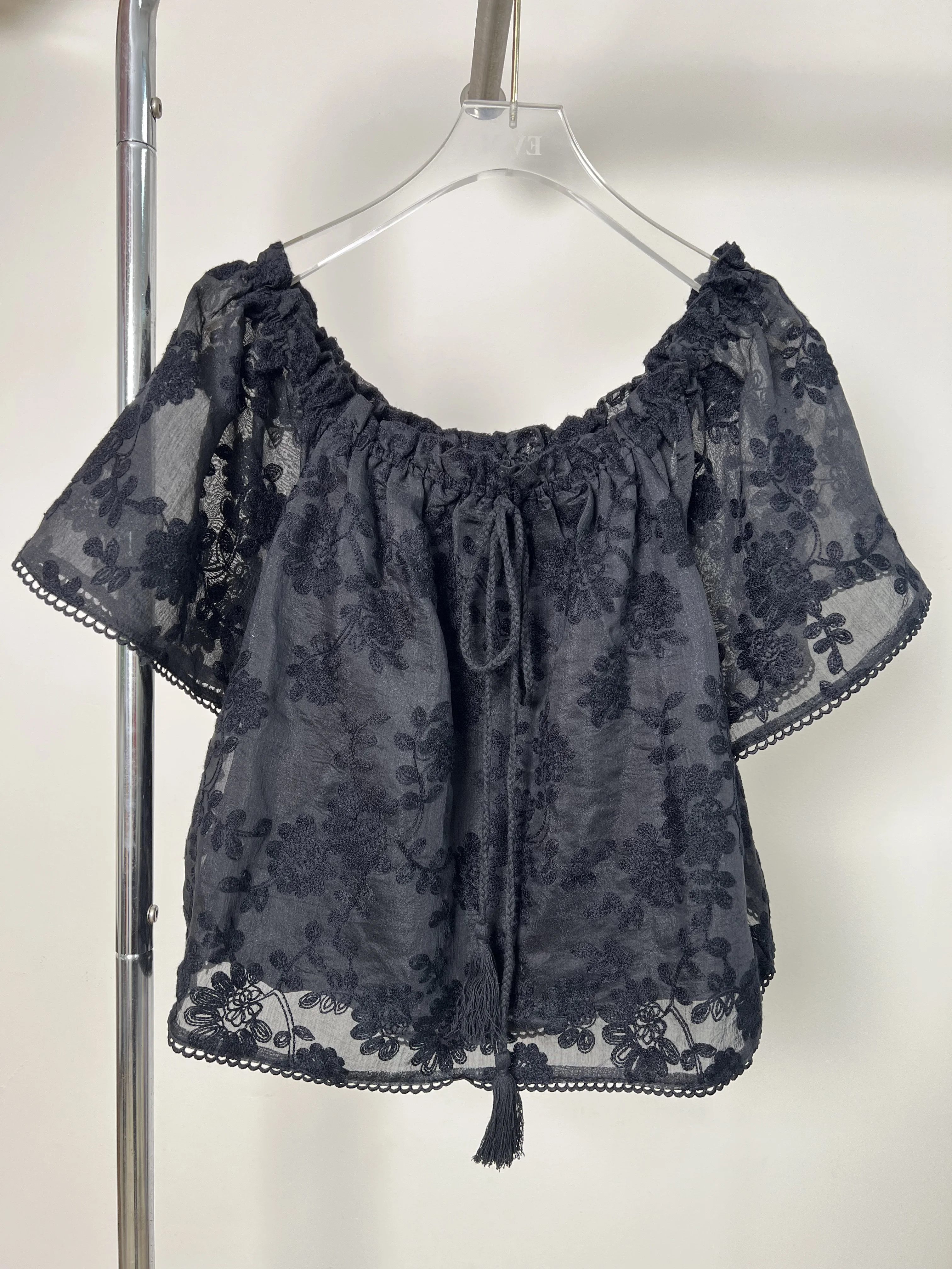 Women's Black Off Shoulder Lace Blouse Floral Embroidery Drawstring Short Sleeve Casual Top
Women's Black Off Shoulder Lace Blouse Floral Embroidery Drawstring Short Sleeve Casual Top