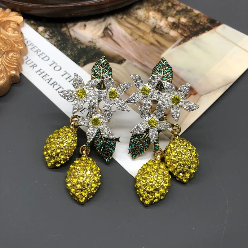 New Exaggerated Idyllic Contrast Color Colored Diamond Flower Earrings Design Hollow Diamond Lemon Earrings Earrings Femininity
New Exaggerated Idyllic Contrast Color Colored Diamond Flower Earrings Design Hollow Diamond Lemon Earrings Earrings Femininity