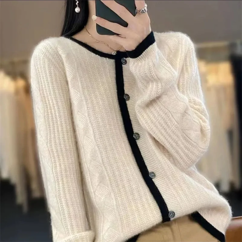 Korean Cardigan Sweater Women Autumn Winter Round Neck Fashion Versatile Foreign Style Outwear Long Sleeve Knitwear Female Top
Korean Cardigan Sweater Women Autumn Winter Round Neck Fashion Versatile Foreign Style Outwear Long Sleeve Knitwear Female Top