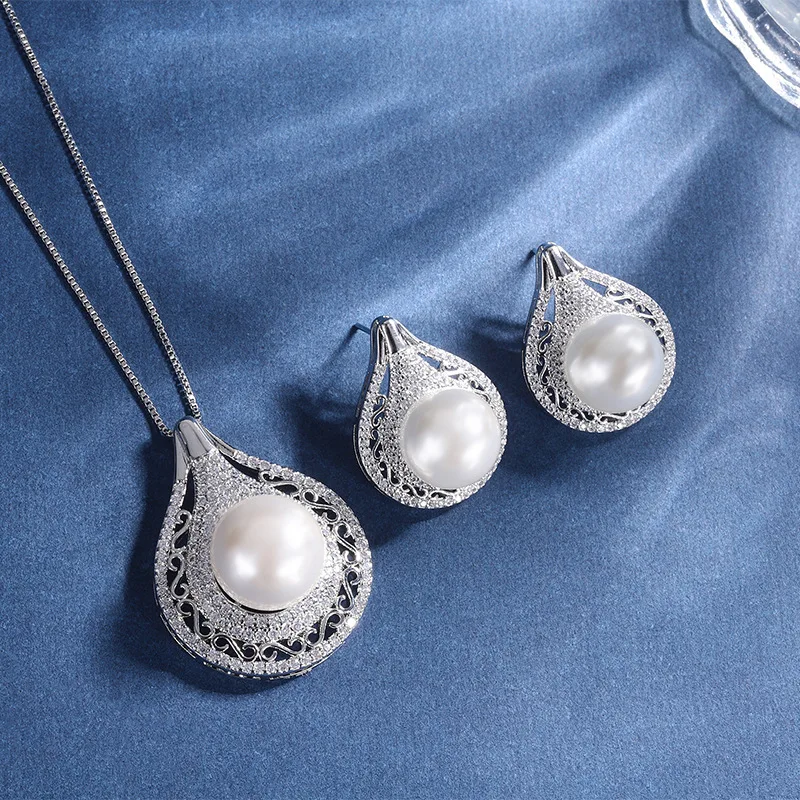 Trendy European and American Style Long Pendant Earrings for Women Elegant Stud Earrings
Trendy European and American Style Long Pendant Earrings for Women Elegant Stud Earrings