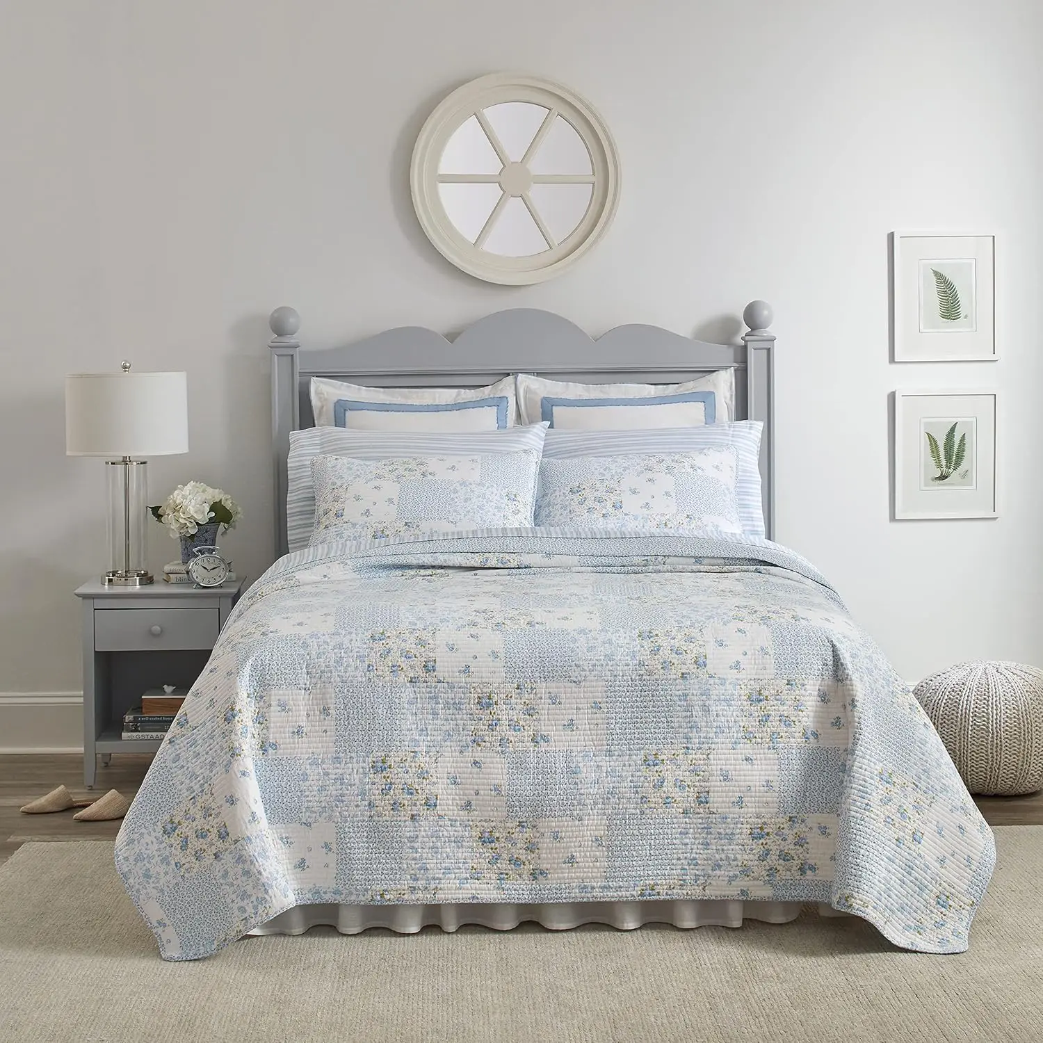 Комплект постельного белья Queen Quilt, двустороннее хлопковое покрывало с подходящими наволочками, всесезонный декор в цвете Kenna Blue.
Комплект постельного белья Queen Quilt, двустороннее хлопковое покрывало с подходящими наволочками, всесезонный декор в цвете Kenna Blue.
